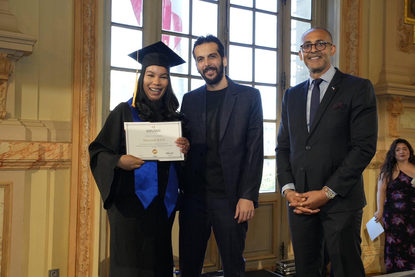 Remise de diplôme à une apprentie Talia